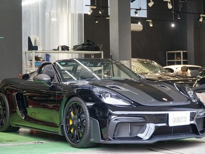 PORSCHE 718 SPYDER - 1