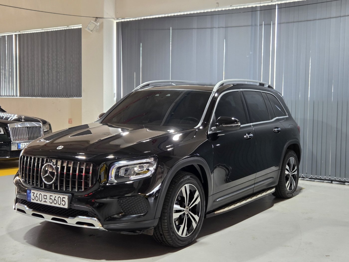 MERCEDES-BENZ GLB - View 1