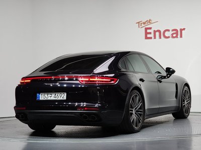 PORSCHE PANAMERA - 3