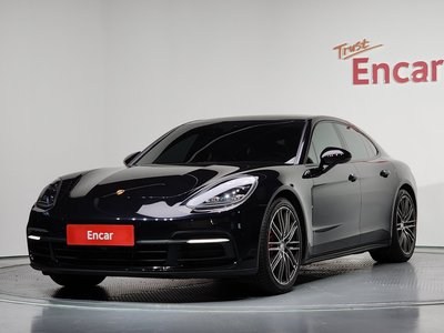 PORSCHE PANAMERA - 1