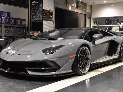 LAMBORGHINI AVENTADOR