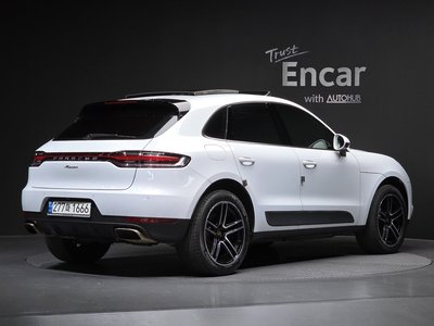 PORSCHE MACAN - 4
