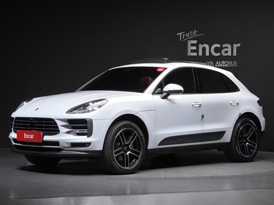 PORSCHE MACAN - 1