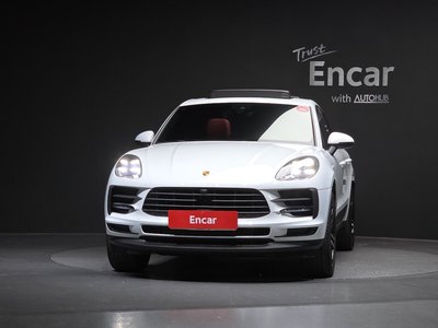 PORSCHE MACAN - 2