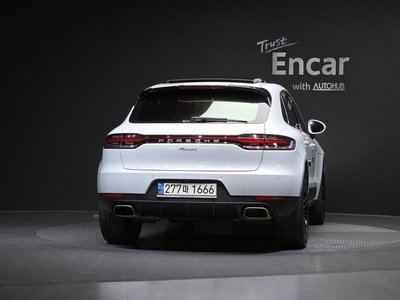 PORSCHE MACAN - 3