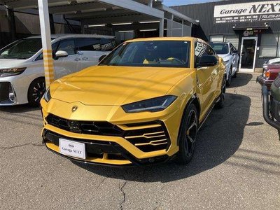 LAMBORGHINI URUS - 3