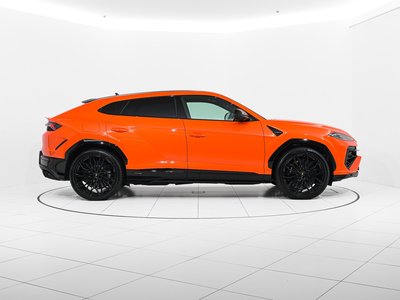 LAMBORGHINI URUS - 4