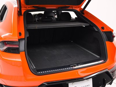 LAMBORGHINI URUS - 9