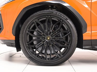 LAMBORGHINI URUS - 10
