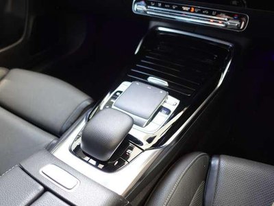 MERCEDES-BENZ CLA - 10