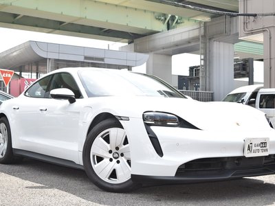 PORSCHE TAYCAN - 3