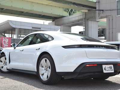 PORSCHE TAYCAN - 6