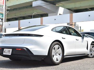 PORSCHE TAYCAN - 4