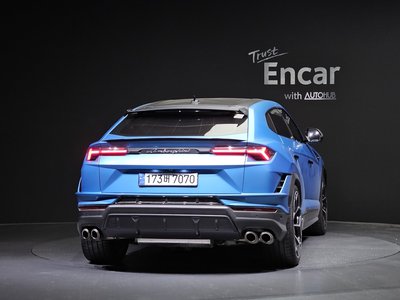 LAMBORGHINI URUS - 4