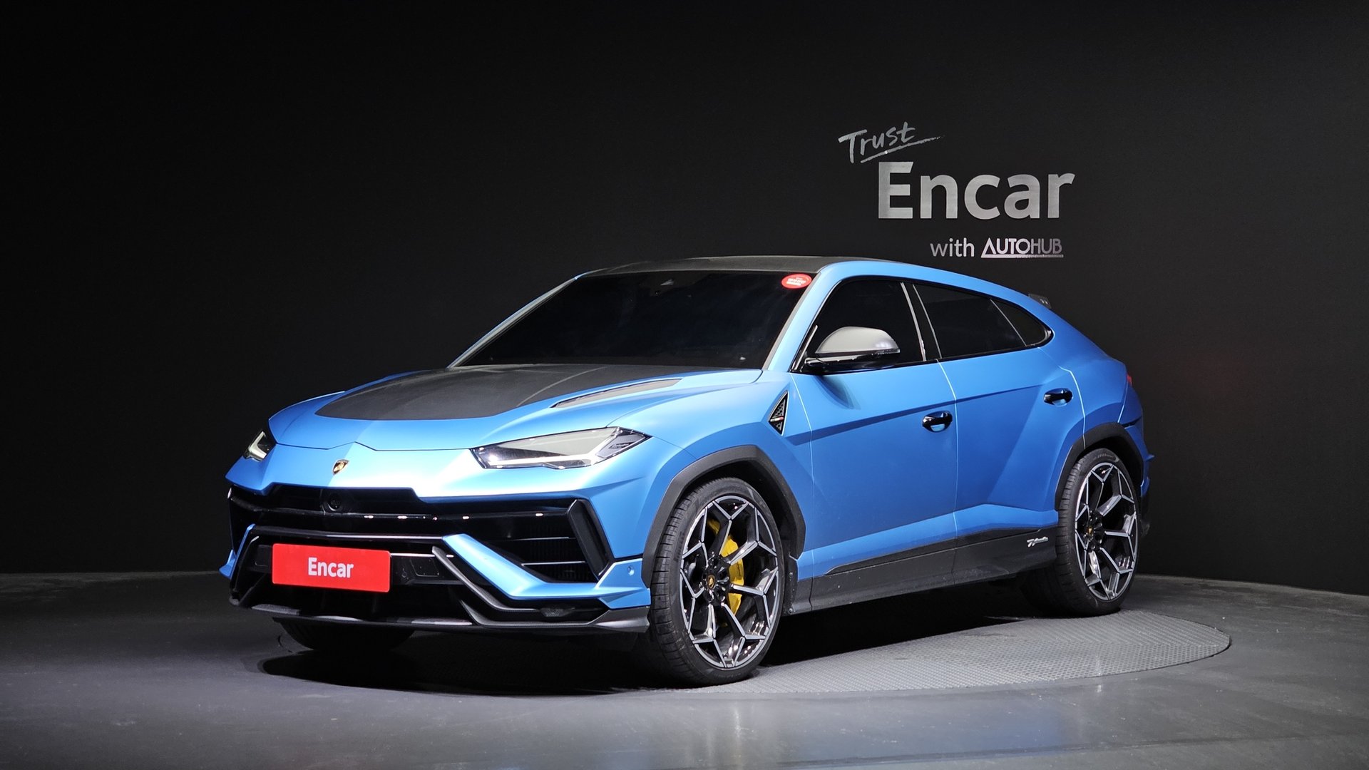 LAMBORGHINI URUS - View 1
