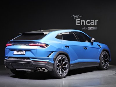 LAMBORGHINI URUS - 3