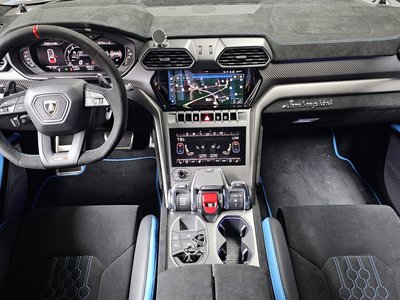 LAMBORGHINI URUS - 5