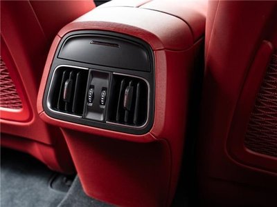2021 Maserati LEVANTE — миниатюра 25