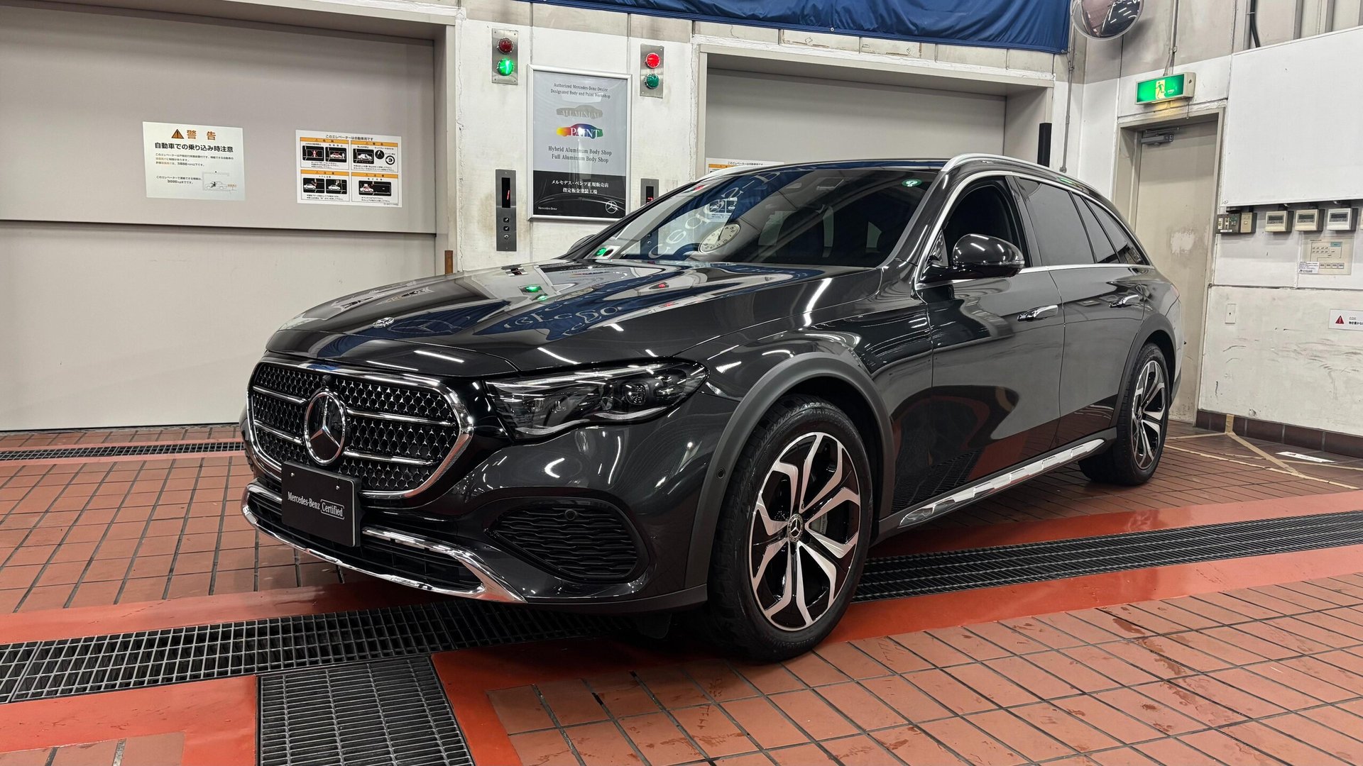 MERCEDES-BENZ E-CLASS ALL-TERRAIN - View 1