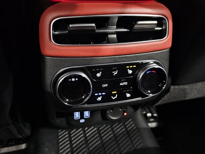 2021 Genesis GV70 — миниатюра 17