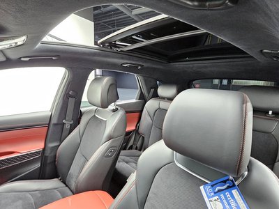 2021 Genesis GV70 — миниатюра 18