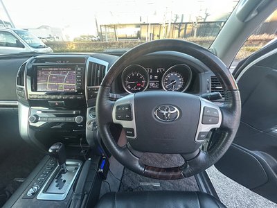 TOYOTA LAND CRUISER 200 - 9