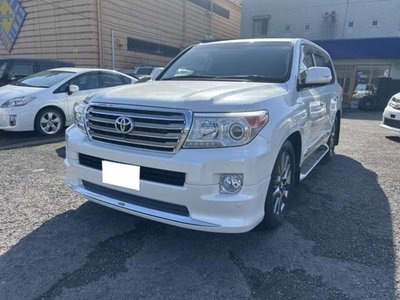 TOYOTA LAND CRUISER 200 - 6