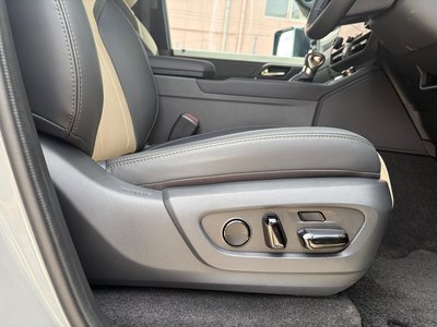 2025 Lexus GX — миниатюра 42