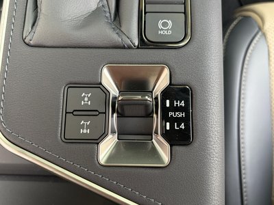 2025 Lexus GX — миниатюра 23