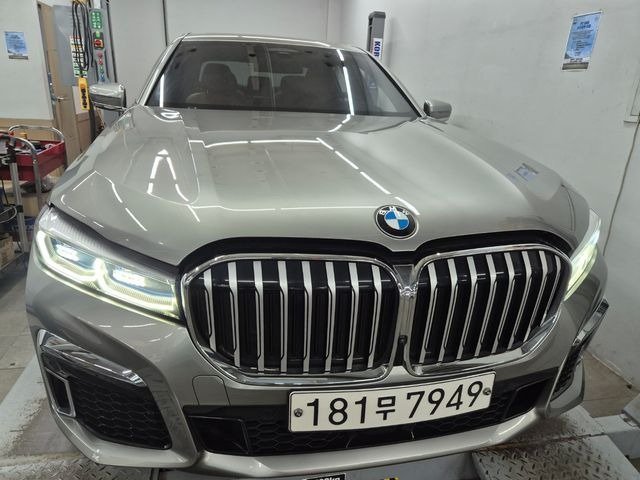 BMW 7 SERIES - View 1
