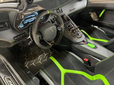 LAMBORGHINI AVENTADOR - 8