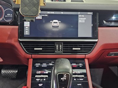 2019 Porsche CAYENNE thumbnail 13