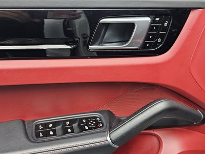 2019 Porsche CAYENNE thumbnail 16