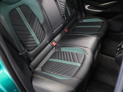 ASTON MARTIN DBX - 10