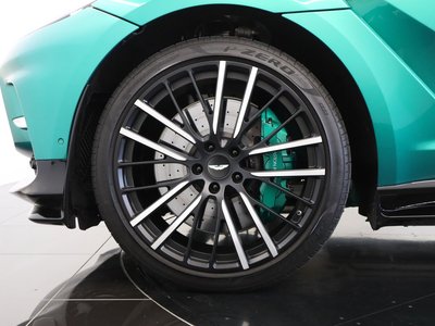 ASTON MARTIN DBX - 5