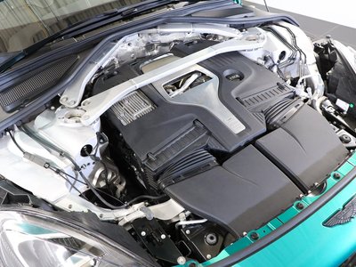 ASTON MARTIN DBX - 6