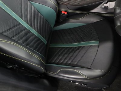 ASTON MARTIN DBX - 7