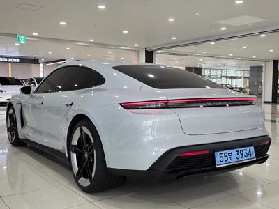 2026 Porsche TAYCAN 照片 8