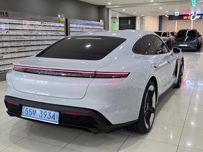 2026 Porsche TAYCAN 照片 3