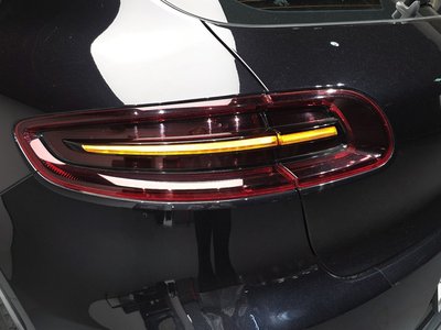 PORSCHE MACAN - 10