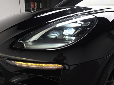 PORSCHE MACAN - 9
