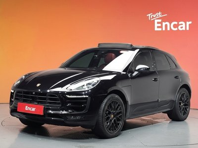PORSCHE MACAN - 1