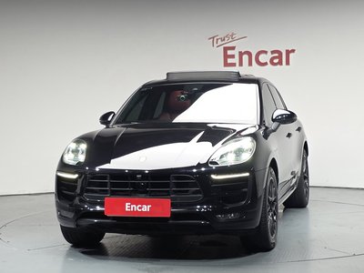 PORSCHE MACAN - 3