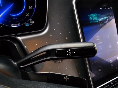 MERCEDES-BENZ EQE - 9