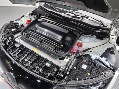 MERCEDES-BENZ EQE - 7