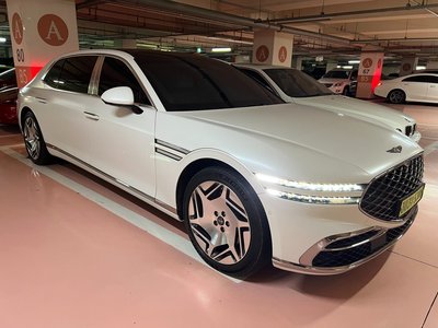 صورة 1 لـ 2022 Genesis G90 (RS4)