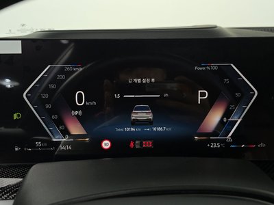 2025 BMW X7 photo 8