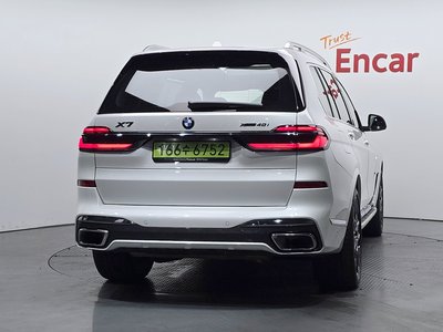 2025 BMW X7 photo 3