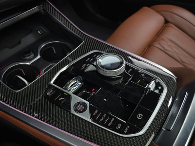 2025 BMW X7 photo 9