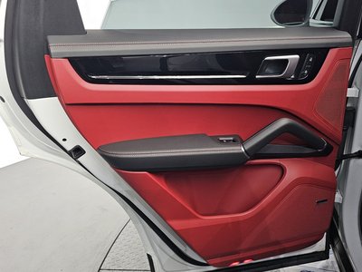 صورة مصغرة 15 لـ 2023 Porsche CAYENNE